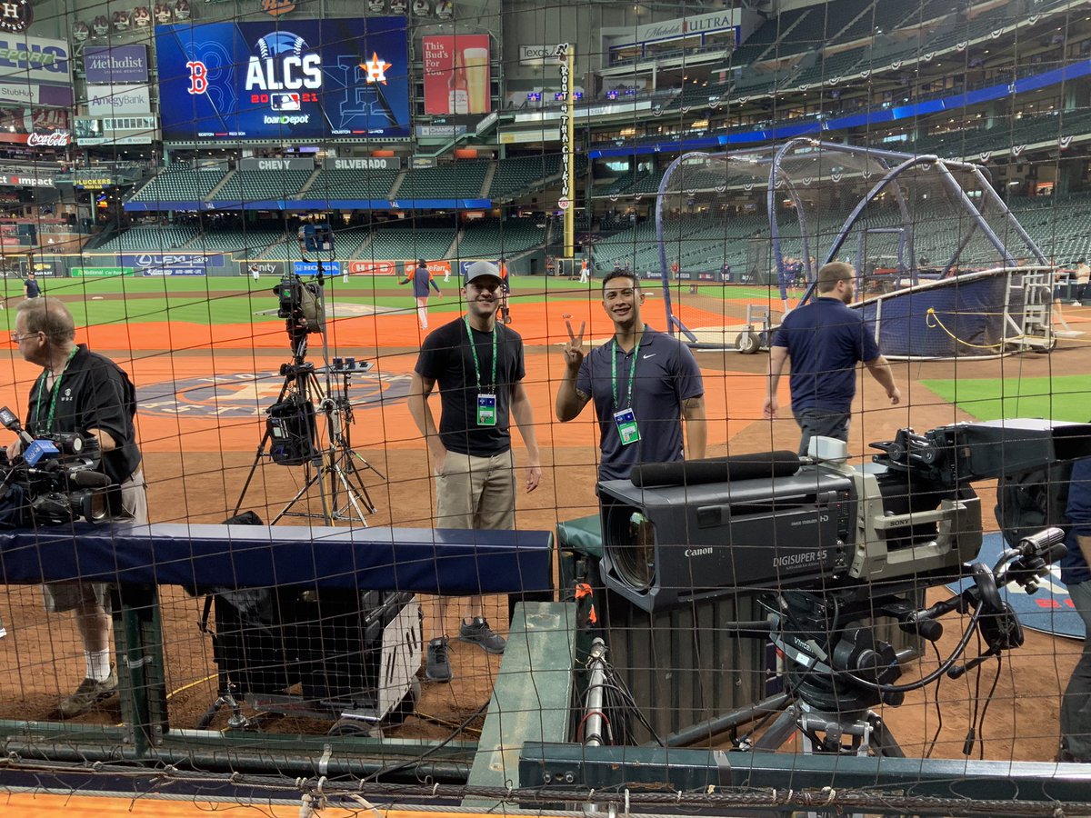 Look who’s taking the field for #ALCS Game 1 warm ups.  #KHOU11’s <a href="/xmanwalton/">Xavier Walton</a> <a href="/RPhillipsKHOU/">Ryan Phillips</a> We’re at the #BigShow ⚾️⚾️ #ASTROs vs #RedSox