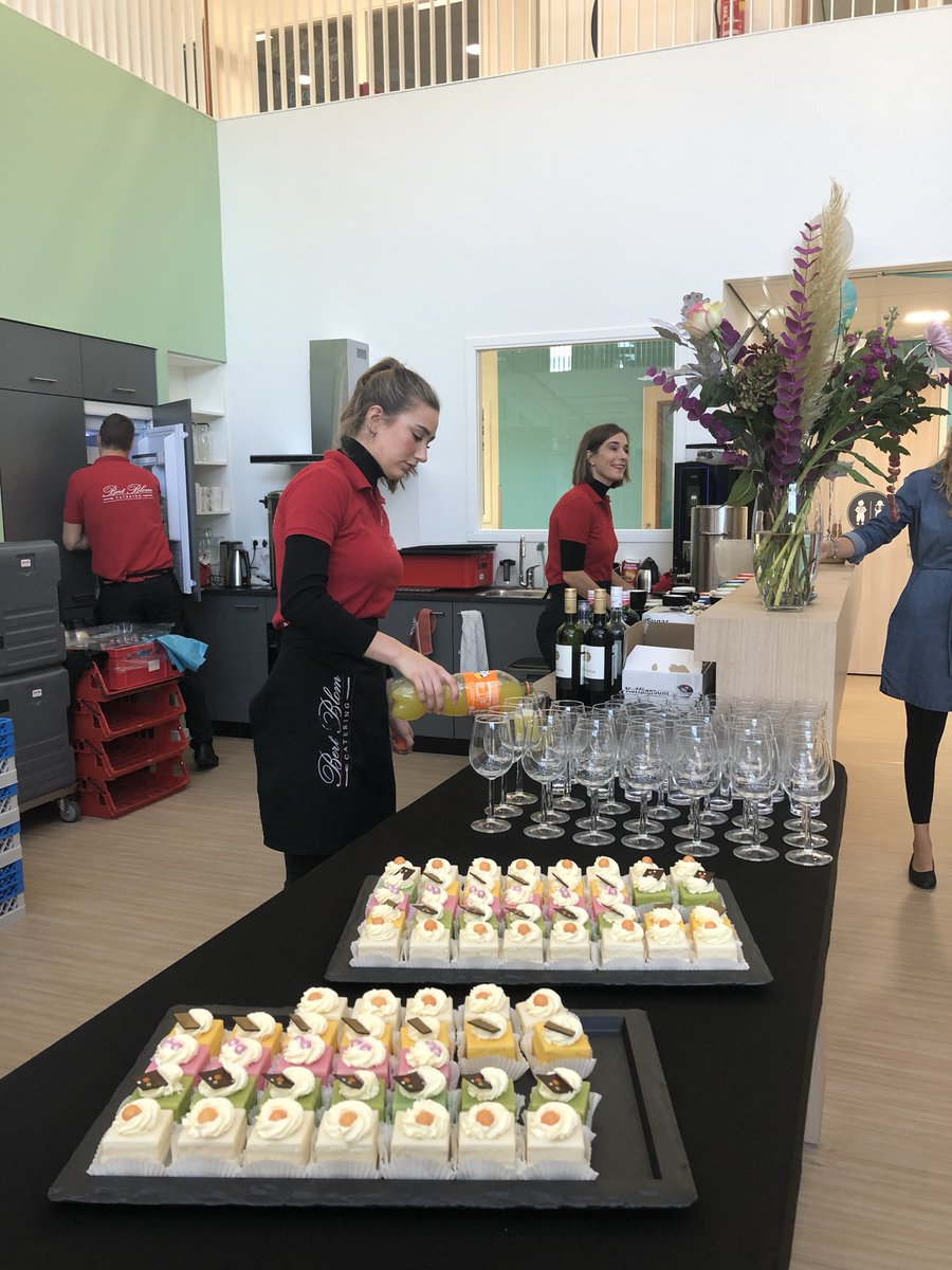 GroenschoolVVGO's tweet photo. Het nieuwste #schoolgebouw van Bunschoten is geopend door onze #kinderburgemeester Rosalie Koops en ons eigen kindergemeenteraadslid Jolein Heuveling.

Met dank aan o.a. @blomcatering.nl

#triplegroenstatus #geloven #genieten #groeien https://t.co/y5ZVBthyCn