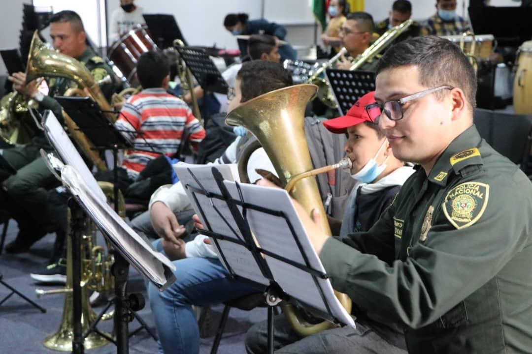 Escuela de Cadetes de Policía General Santander tweet media