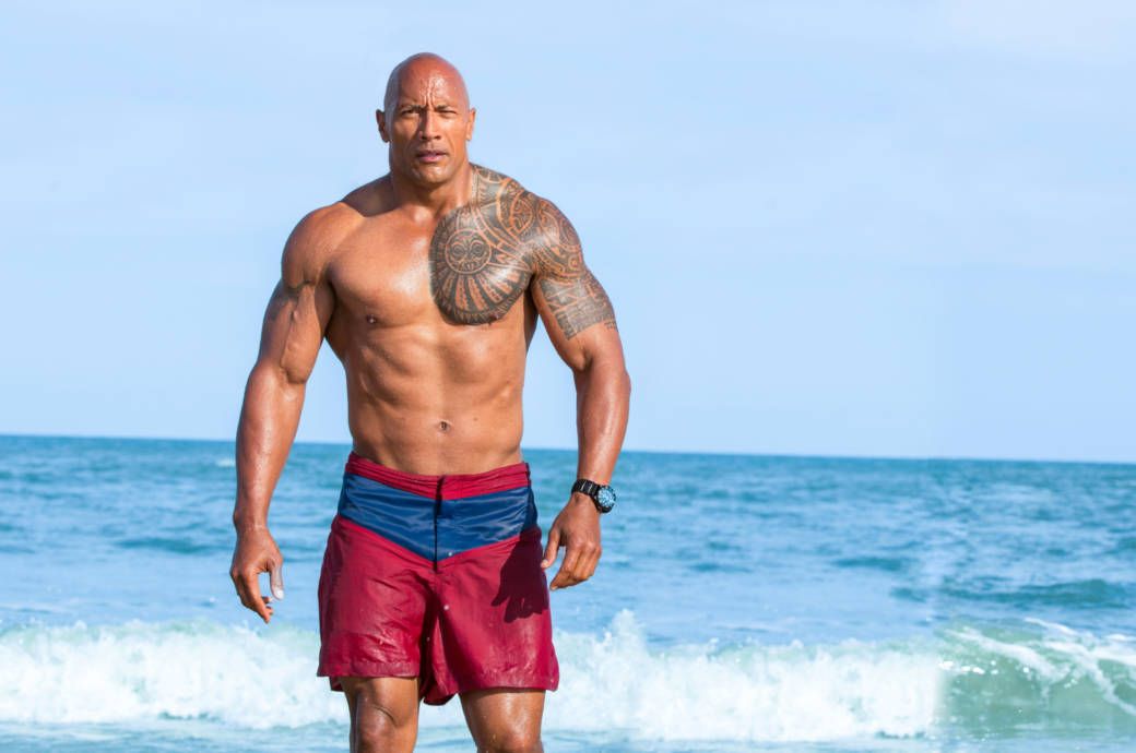 Дуэйн джонсон спасатели малибу. Спасатель малибу dwayne johnson. Спасатели малибу скала джонс. Спасатели малиьу дуэйн ждонс. Дуэйн джонсон в фильме спасатели малибу.