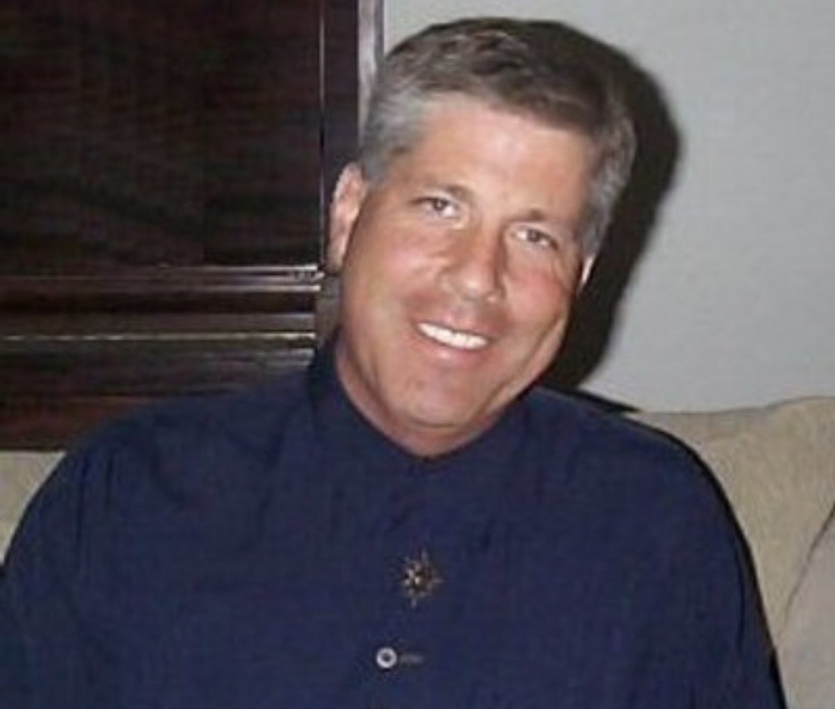SmithFriess's tweet photo. Today my dear former co-worker @LVTomHawley died after a battle with pancreatic cancer. Thanks to @MeenGreene I had the chance to share with him what many in the LV news biz already knew, he was one of the good guys. Funny, fearless, and never without a smile. He will be missed. https://t.co/VP51Qwt7ML