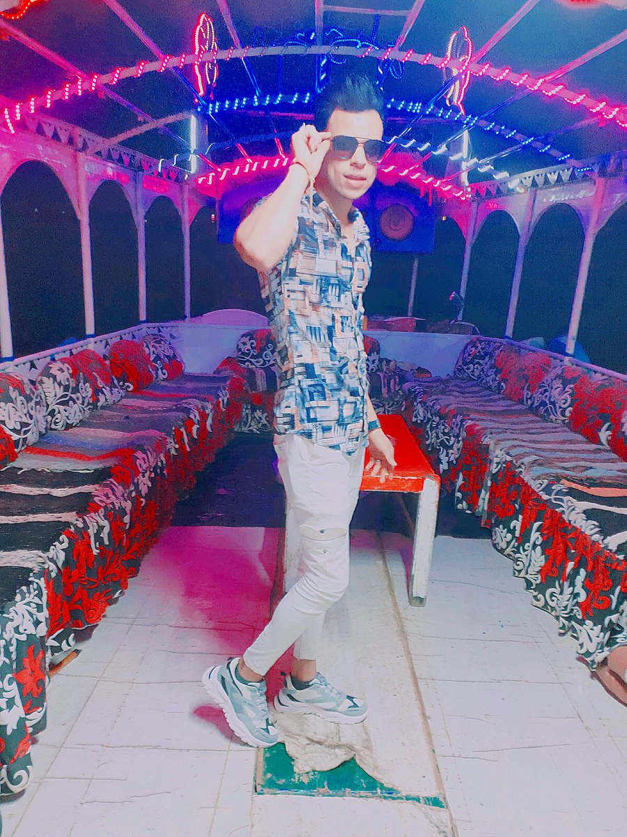 #سبحان_اللي_كملك_في_عيني ياما #جملك ومن كتر #منتي_جميله غصب عليه  #اتاملك 
عيوني وقفت #الك_وماشوف_غيرك_ملك
#احيانن_تعميني  واصير  اعمي عشان #اتخيلك 🙂🥰🥰