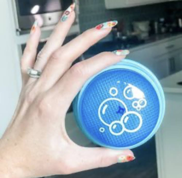 TEACHERS! Let's kick off the weekend right with a #GIVEAWAY! This #GlobalHandwashingDay we want to give you a class pack of 3 Handwashing Timers. To enter: 
☑️Follow us 
☑️RT this tweet 
☑️Check out our blog to see a great activity to teach hand washing learningresources.com/blog/proper-ha…