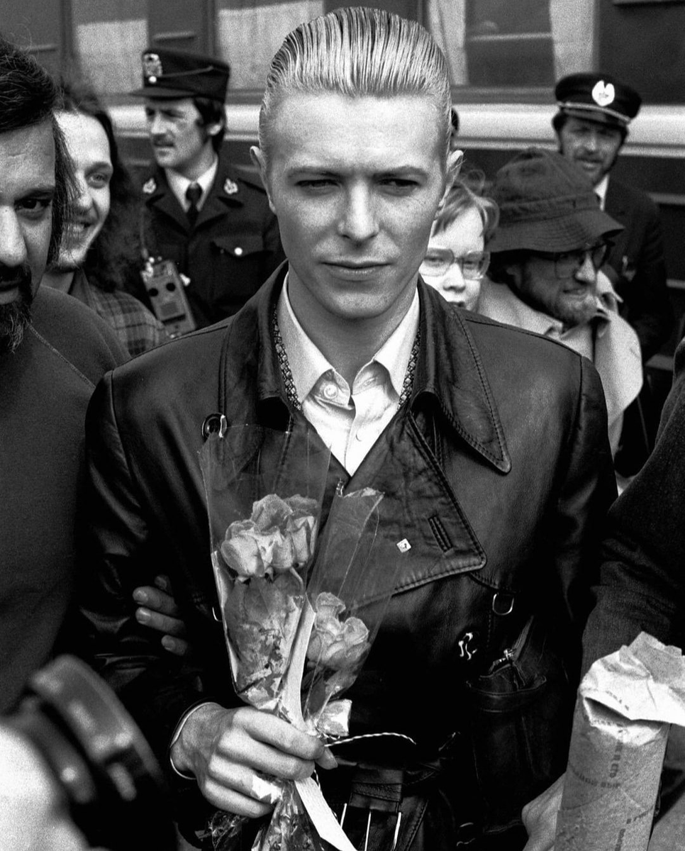 Andrew Kent (American, b. 1950)
David Bowie greeted by fans, 1976
Helsinki, Finland https://t.co/36CWPWbtLW