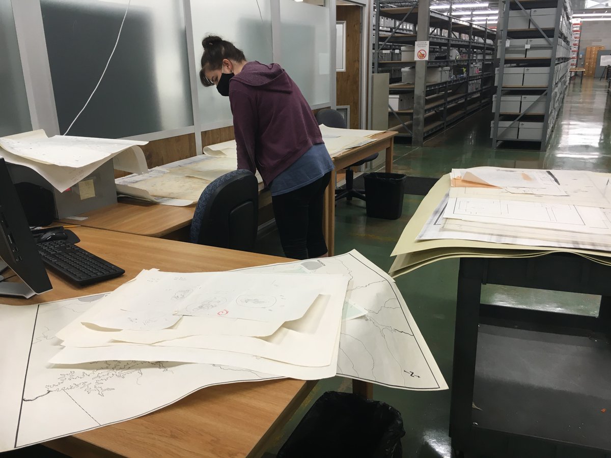 Today's #LabLife is brought to you by inventorying oversize maps and rehousing artifacts. 🗺️🏺

#IAD2021