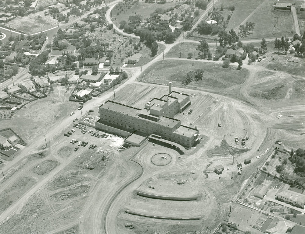 seqfoundation's tweet image. Seventy-one years ago, on October 15, 1950, Sequoia Hospital was dedicated.  Do you recognize the corner of Whipple and Alameda or what is now Dove Beeger Park?
#supportsequoia #SequoiaHospital
