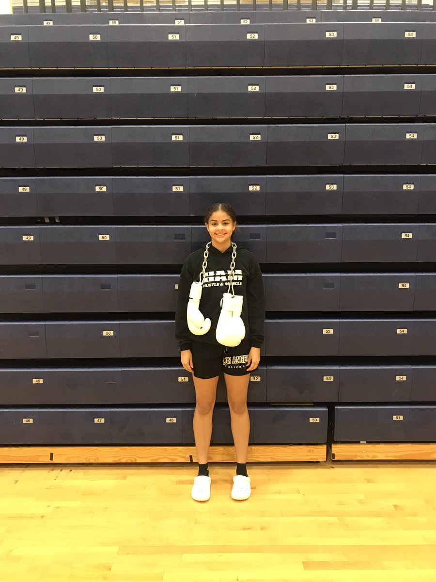 Week 6 Battle 4 the Gloves Winner 
is SO Jaelynn Green! 

Gloves are signed and the word POWERFUL is forever written on these gloves. 

Who will earn the gloves next week? Stay tuned. 

#BattleBuilt #BattleSquad9