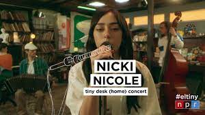 Con naturalidad, espontaneidad y gran conexión con sus músicos, la artista argentina <a href="/Naikinai19/">naiki</a> sorpendió con reversiones de sus canciones en este nuevo #TinyDesk .

NOTA COMPLETA: vecinosenrockados.blogspot.com/2021/10/nicki-…