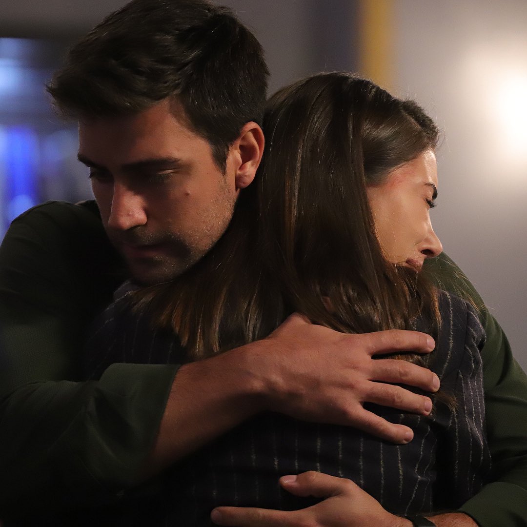 Sabrinist's tweet photo. No one talked about this parallel so Im here to change that.
#zehser #teskilat #yaghaz https://t.co/UvoZGoqjhN
