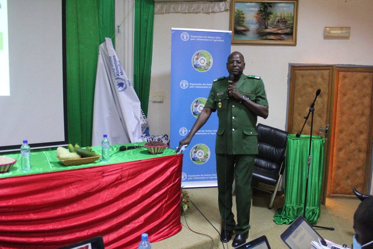 FAOBurkinaFaso's tweet photo. Lors de panel sur le thÚme de la 41Úme JMA, organisé ce vendredi 15 Octobre 2021 à Ziniaré, 5 communications ont ponctué la session qui ont été suivies des remarques du SG du #MAAHM et du Représentant de la @FAOBurkinaFaso. https://t.co/DTB7AxticV