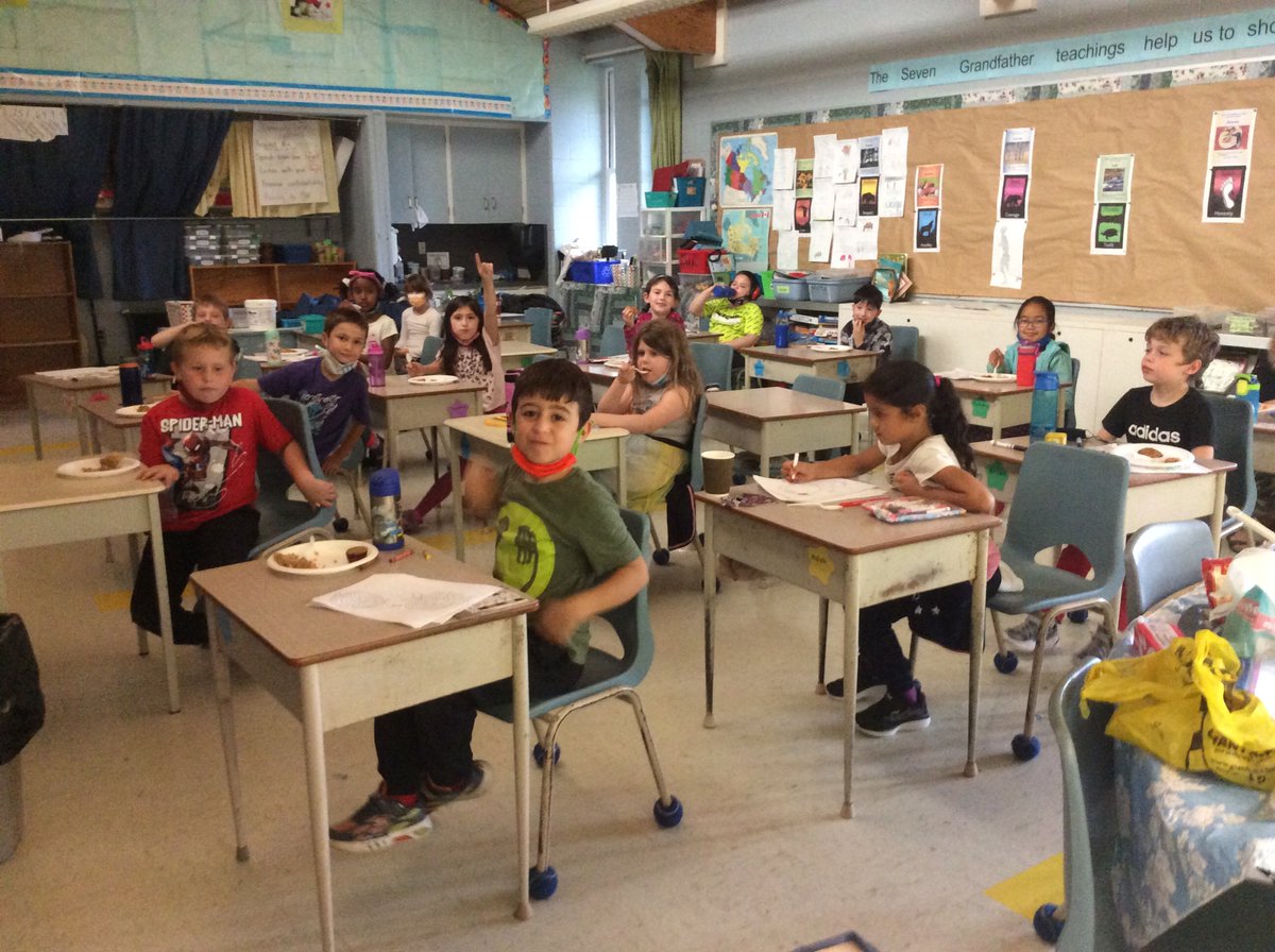 MrsBeardall's tweet photo. More baking pictures! Our students are hard workers and super, cooperative bakers! Well done, Grade 2! https://t.co/SUFjp4X9fl