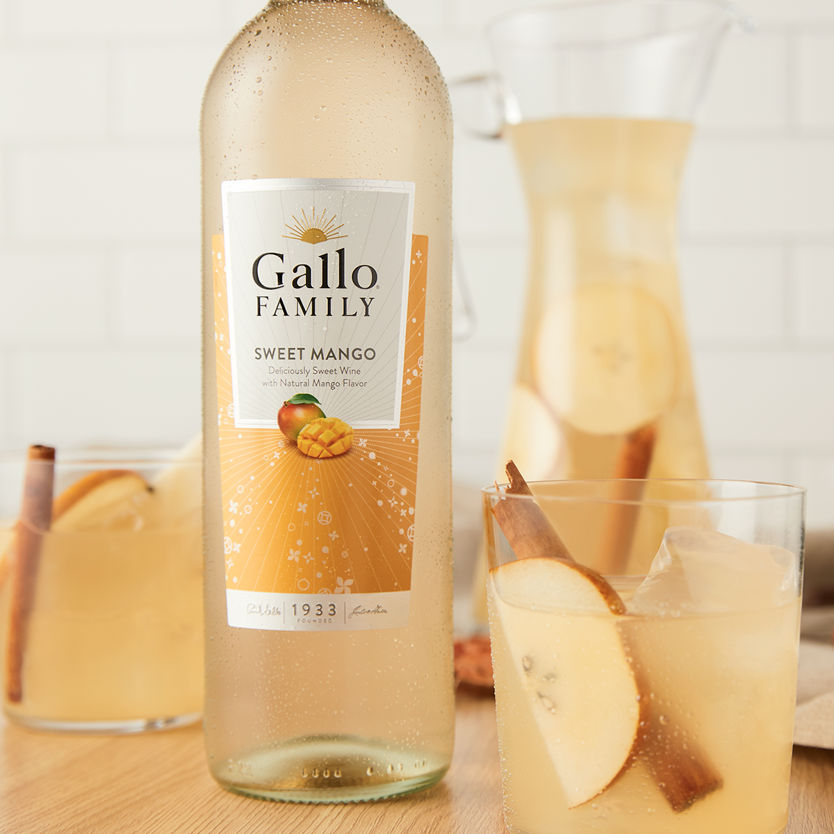 For this Tropical Autumn Sangria, all you need is a chilled bottle of Sweet Mango, freshly-sliced apples and cinnamon sticks. What else would you add to your fall-inspired sangria? Comment below! 
#GalloFamilyVineyards
#SweetMango
#Sangria 
#AutumnRecipes