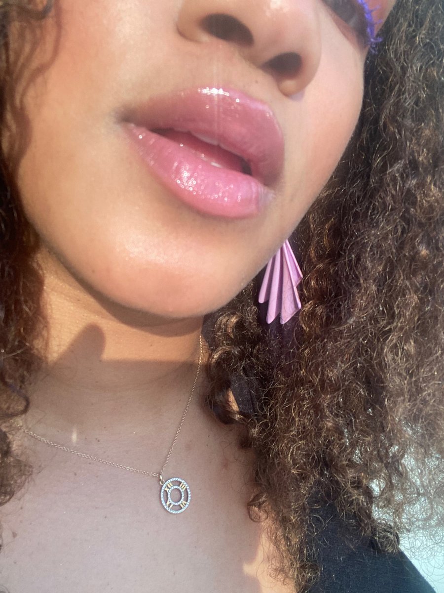 GLCBeauty's tweet photo. Like can you even go wrong lipgloss? 
____________________
#goldlabelcosmetics
Link in bio to order or https://t.co/XUg2MYfip2 https://t.co/biC6DAxU9B