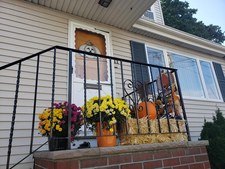 MaEverett's tweet photo. Happy Halloween in Everett, MA https://t.co/IEzwQMNlXh