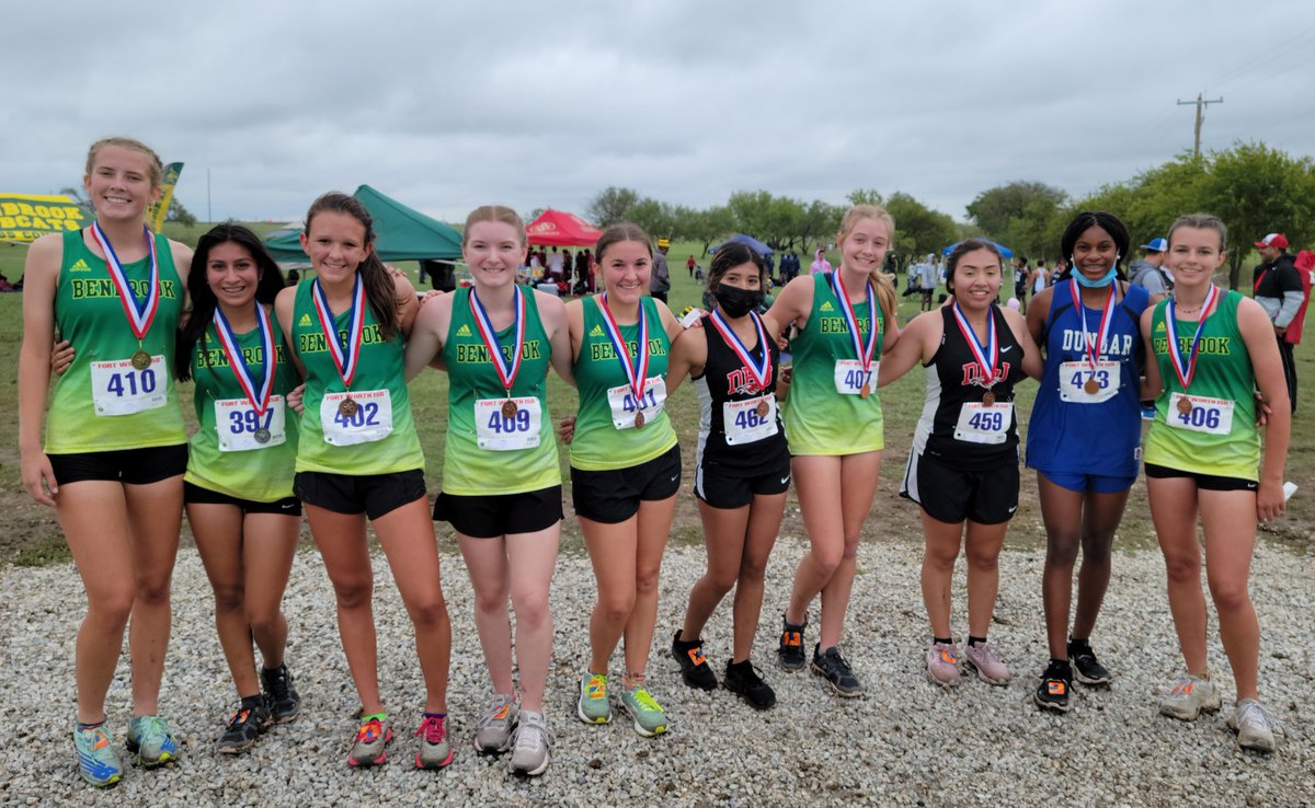 FWISDAthletics's tweet photo. From lt to rt, 8-4A Varsity Girls Top 10 finishers!
@FortWorthISD
@TexasXCCoaches
#lubbockbound
#uilxc https://t.co/MZwXLOgmpJ