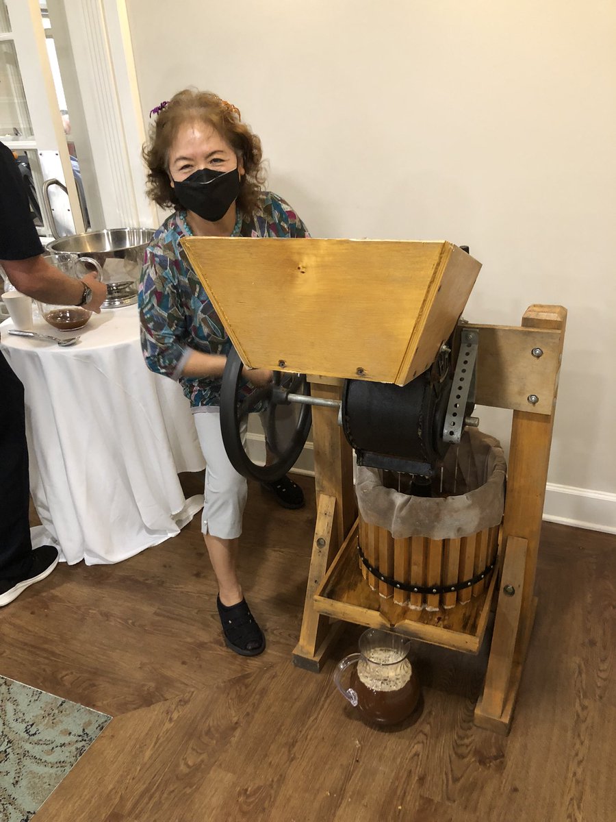 Today is beautiful day I had a great time at senior retirement place making apple 🍎 cider thanks 🙏 and love 💕