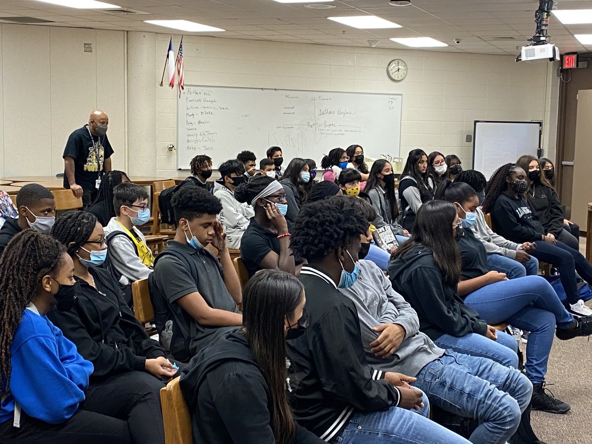 CoachShotwell's tweet image. Former Twin Creeks students and Wunsche Senior NJHS students Andrew, Kate, Tarra, and Gabby visit College and Career Readiness and Pro Comm 8th Graders today. 👀🎯🎬⬇️ #springisdcte