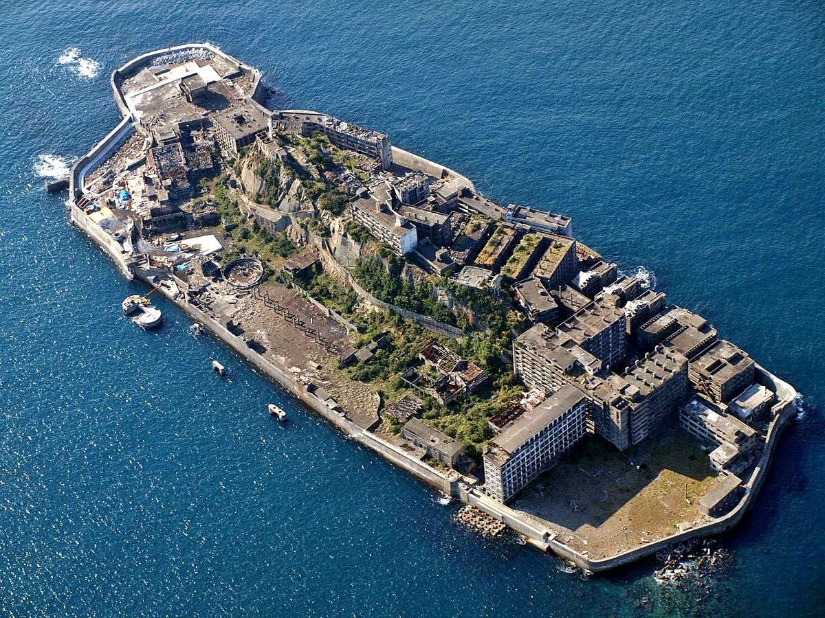 TheGhostOfHope's tweet image. Hoping we get Hashima Island (Battleship Island) as a Rebirth Island style map for Vanguard | Warzone Season 3