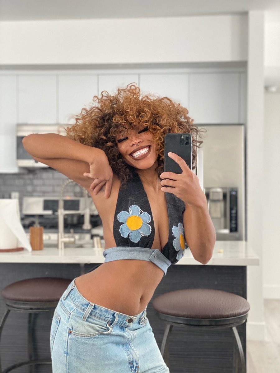 Kieraplease's tweet photo. 🌼 hello world 🌼 https://t.co/tRe4p5saBB