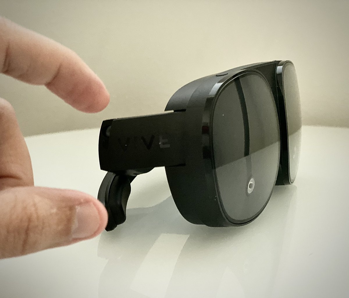 _JasonCooper's tweet image. 🤏🏽 This thing is teeny tiny. #ViveFlow