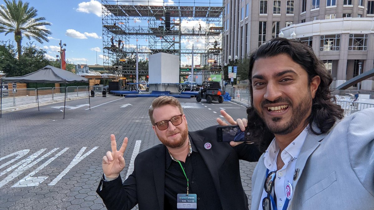 Peace out #SynapseOrlando✌️I know @Sahamali and I at @FalconsBeyond had a great time! May we meet again next year! Great job to the entire @SynapseFL team 👍 for organizing an amazing event!

#InnovationLivesHere #ThisIsOrlando #TheCityBeautiful