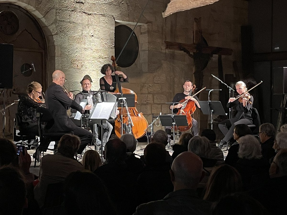 Pérégrinations musicales de Vesoul à Buenos Aires ce soir aux Vivres de l’art. Avec l’accordéoniste @FelicienBrut et les musiciens de l’ONBA @StephaneRougier, Cécile Rouvière, @cecileberry9, @AlexDescharmes, @ValeriePetite, Enthousiasmant et virtuose ! #concert #onba