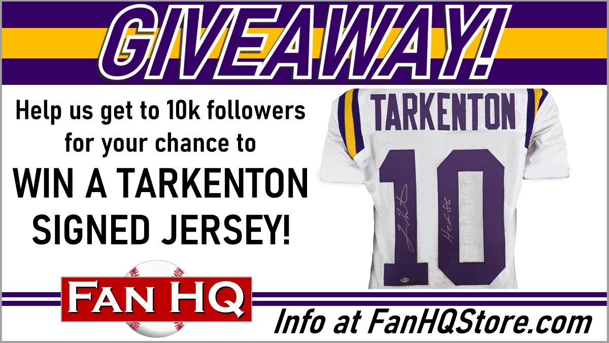 FanHQ's tweet image. GIVEAWAY! If we get to 10k followers before Vikes kickoff on Sunday, one lucky fan will get a Fran Tarkenton signed jersey! Enter to win👇

1. FOLLOW us
2. RETWEET this post

Help us reach 10k and add a number 10 to your collection! #SKOL