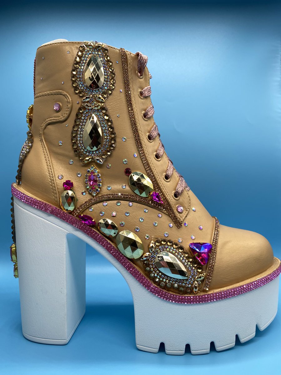 rayyalex_'s tweet image. No, with chunky platform #BaddieBoots your feet are comfortable whilst playing Mas.👍🏾 

goddessgoblets.com

#madetomatch