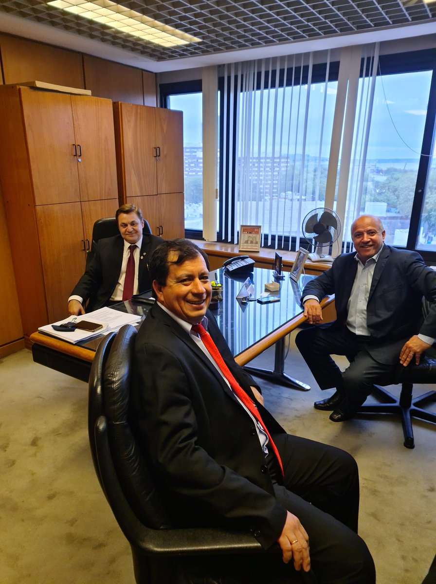 subialberto's tweet photo. Honrado asumiendo en la Cámara de Diputados representando a mi Dpto. de Salto. Solo cuento con palabras de agradecimiento a todo nuestro sector de Vamos Salto, al equipo de la Diputación y por supuesto a German en donde trataremos de dar lo mejor de nosotros por nuestra gente. https://t.co/DCtMr19YZs