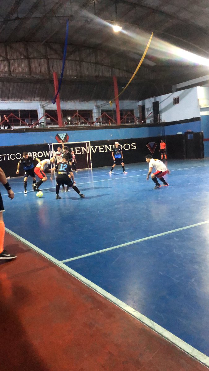 Noche de <a href="/futsalbrown/">Futsal Brown de Adrogué</a> en el club ❤️