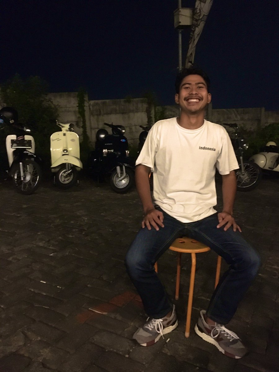 Lagiapajii's tweet photo. Sekali lagi,
siapa yang peduli hari ini kau bertahan,sekuat apa,berproses sejauh apa,dan berhasil meraih apa?...  ,Pada akhirnya,tak peduli hari ini sedang terang atau gelap,hanya kau yang paling tahu bagaimana dan kapan kau memberi tepuk tangan bagi dirimu sendiri dan perayaan🥳 https://t.co/fUyeJwtivK