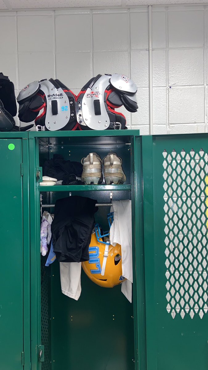 DomSarno's tweet photo. First home game ready, LIU homecoming 12pm tomorrow on ESPN 3 🦈🦈🦈#finsup https://t.co/Puw3fKkMOX