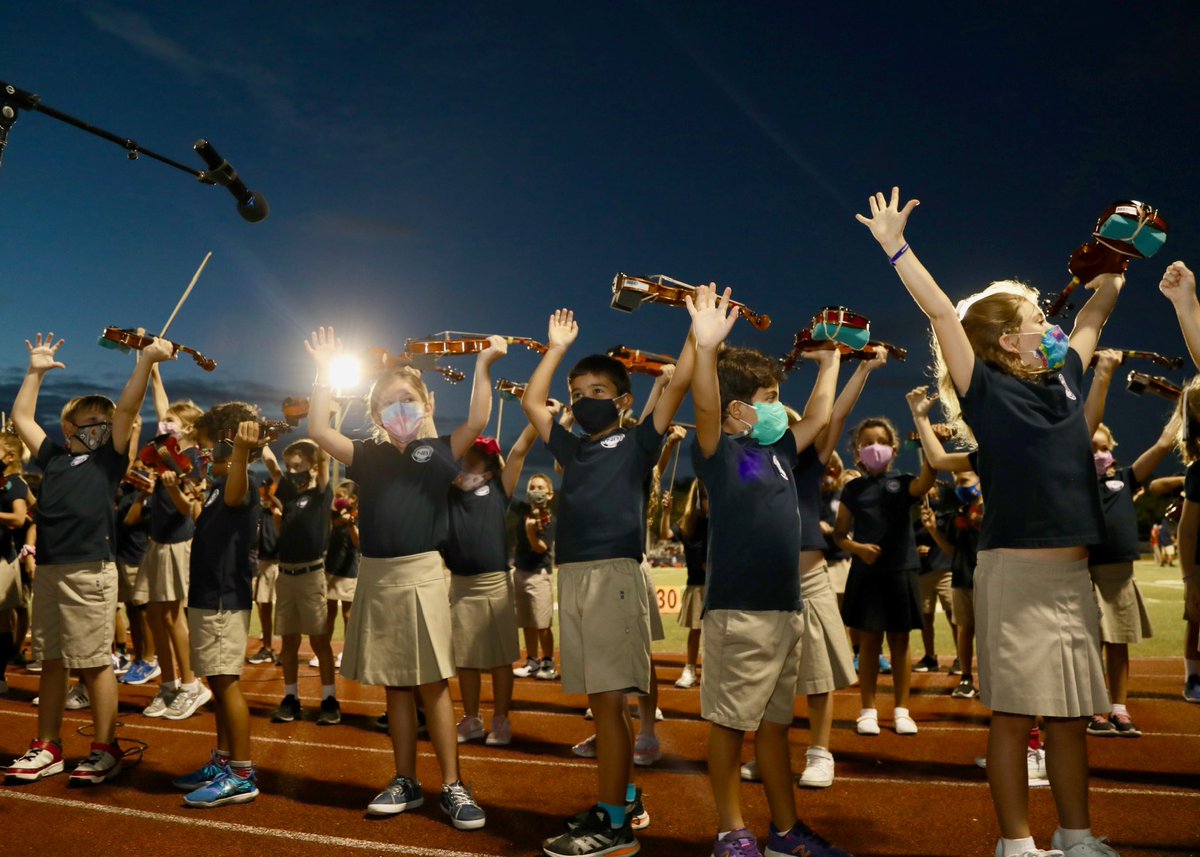MillerpPaul's tweet photo. Fabulous evening of strings during last nights halftime show! @NBPSEagles  @NBFineArts https://t.co/op8wFJmAyh