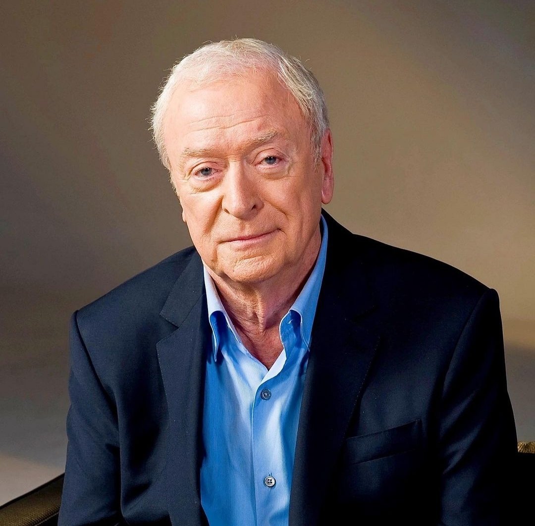JuanmadelaPoza's tweet photo. Mi eterno y admirado #MichaelCaine se retira de la actuación a los 88 años de edad. El veterano #Actor británico acaba de anunciar que la #ComediaDramática #BestSellers (2021), de #LinaRoessler, será la última #Película de su larga, aunque irregular, carrera cinematográfica. https://t.co/yZJdNanwcS
