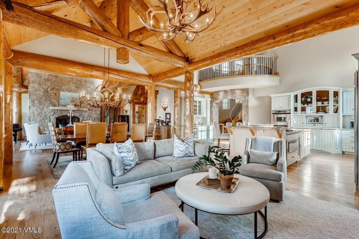 MacMcDonaldKW's tweet photo. Looking for a mountain home that can fit your WHOLE FAMILY before the holidays?  Learn more: https://t.co/1vErYmzWPE https://t.co/htVEGsLNMU