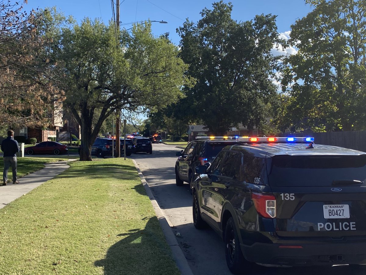 KWCH12's tweet photo. #BREAKNG UPDATE: @WichitaPolice: 1 dead, 2 critical following shooting at Eastgate Apartments near Kellogg &amp; Eastern. https://t.co/6aH1YIEPYw #kwch12 https://t.co/lEqtS2goWA