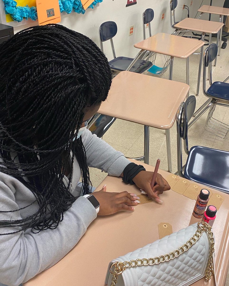 UDebutantes's tweet photo. #enrichment #service #scholarhship #sisterhood #womenempowerment #classof2022 #Deb4Life https://t.co/FFH7YhIPVi