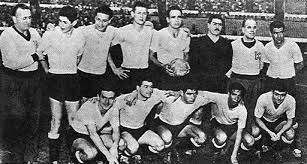 RomuloMChenlo's tweet photo. Desde 1957 a 2017 Uruguay ha jugado 16 eliminatorias mundialistas de las cuales en 10 de ellas logró la clasificación. Y acá el dato más significativo para iniciados: EN LAS 10 CLASIFICÓ EN EL ULTIMO PARTIDO. El 40% de las clasificaciones fueron con #Tabárez https://t.co/lWyr1GOpsI