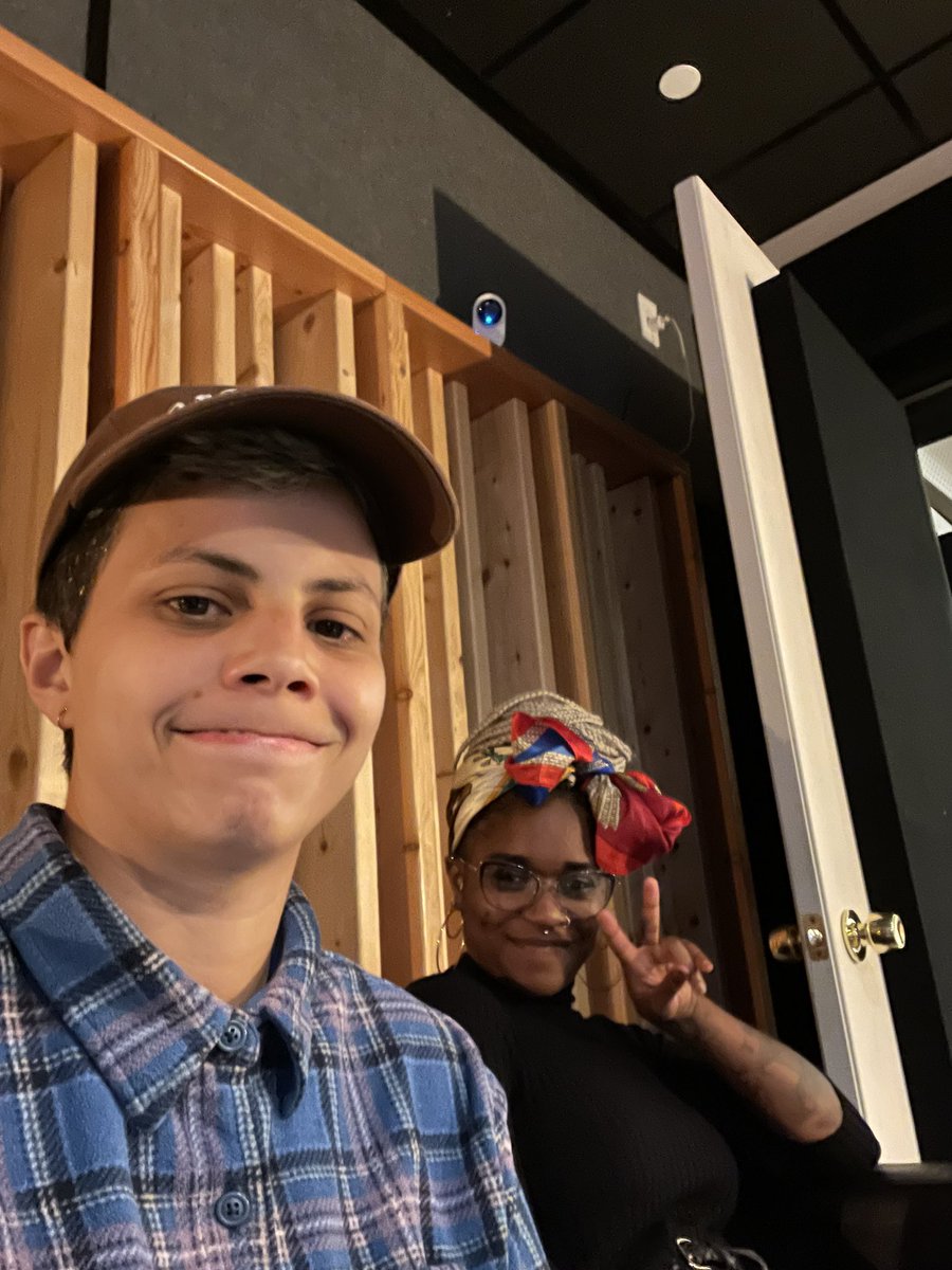 Hanging at <a href="/plaiddogrec/">plaiddogrec</a> with <a href="/VonALDRA/">ALDRA</a> and learning a lot o’ lingo. Por ejemplo puffy v. scooped? Who knew