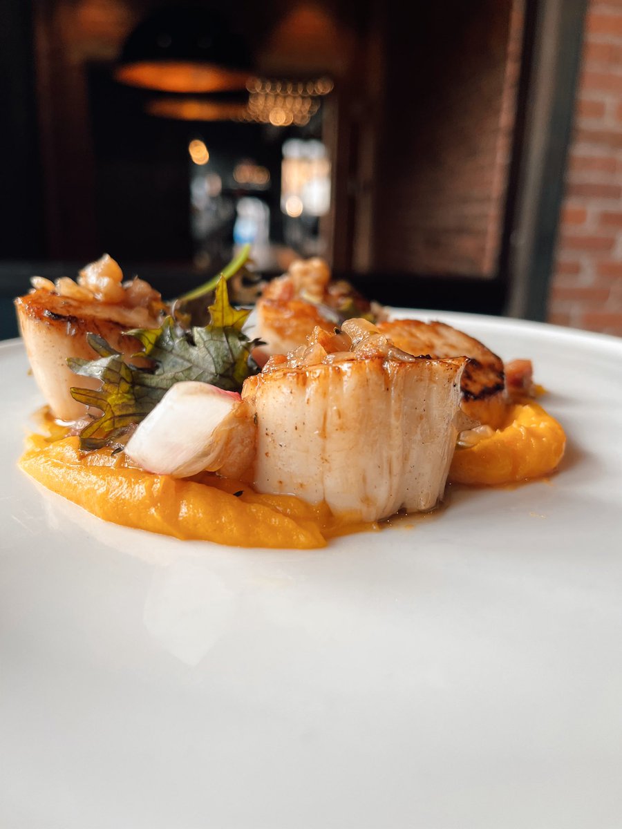 Batistanancy's tweet photo. New scallops on the menu tonight @OakandRowan on the appetizer course #southboston https://t.co/fnsHjNKEMn