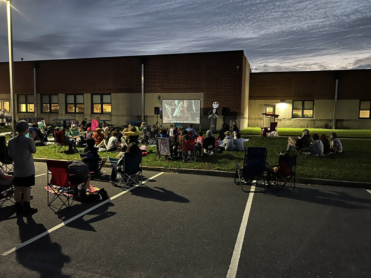 Bunker Hill Middle tweet media