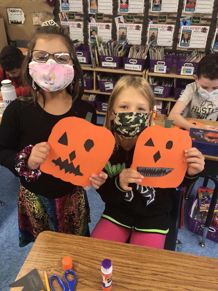 purteaching's tweet image. Making Pumpkin Glyphs to decorate our classroom @ParkPrideNB 🎃👻