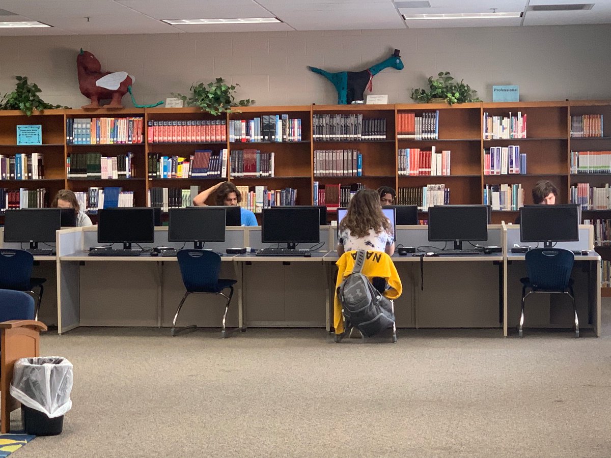 and_bcs's tweet image. Proud of our @WalkerValleyHS Seniors working on #FAFSA with the help of @clevelandstate!