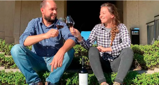 Hermanos de la vid(a) y del vino elaborando vinos tan clásicos como actuales

fabricioportelli.com/bodega-vistalb…

<a href="/BodegaVistalba/">Bodega Vistalba</a>