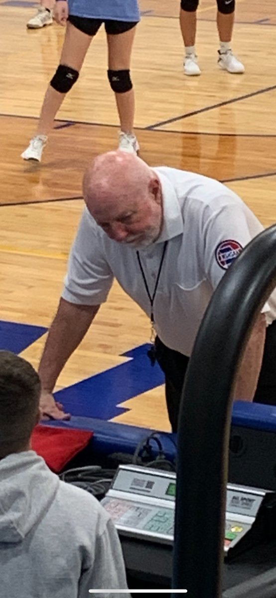 MattBrucker20's tweet photo. Looks like an #OVCRef if I ever saw one...
I realize this is a narrow-audience joke cause in order to get it you have to:
1. Know who this is
2. Know how bad OVC Refs are
But those of you who do know #1 & #2 will absolutely appreciate this https://t.co/IdNRDMK7CZ