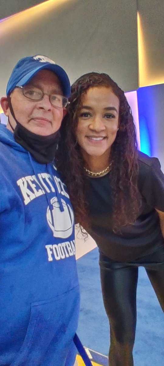 Look who I ran into at Big Blue Madness. Started as a crush now i have fallen 😂 @Andraya_Carter #BNN #BigBlueMadness #bestnightever