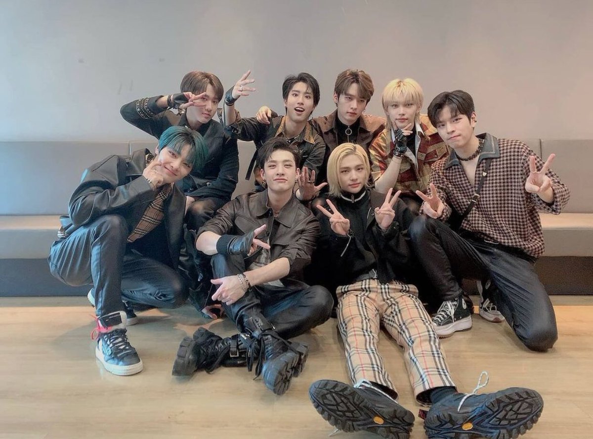 Группа stray kids дебют. Группа Stray Kids 2022. K-Pop группа Stray Kids. Stray Kids участники 2022. Группа Stray Kids сейчас.