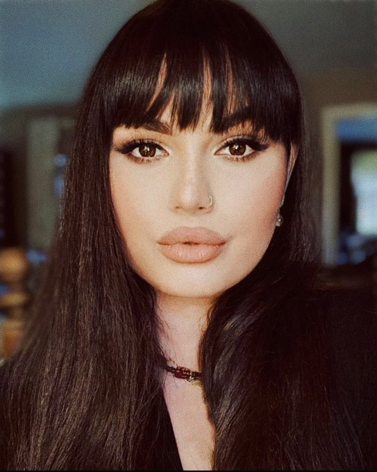 witchy-Halloween-sassy vibes.🧹🦇🖤🌙💋 https://t.co/P9cn200Ppg<a href="/tag/beautiful"class="tags"><span>#beautiful</span></a><a href="/tag/healing"class="tags"><span>#healing</span></a><a href="/tag/lanadelrey"class="tags"><span>#lanadelrey</span></a><a href="/tag/bluebanisters"class="tags"><span>#bluebanisters</span></a>