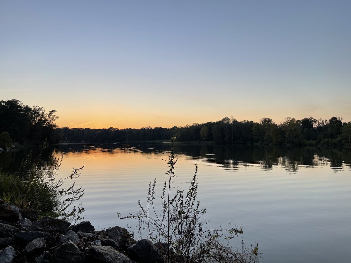 S1966Ford's tweet image. Sunset on river at Eutaw Alabama.  ⁦@weswyattweather⁩ ⁦@jillgilardi⁩