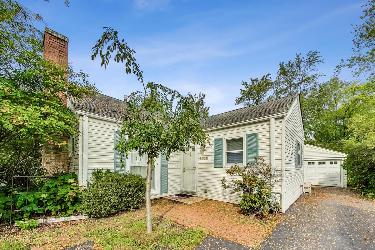 CarolineGau's tweet photo. Just Listed in #Northbrook #IL. 1718 Illinois Road! Please retweet!  https://t.co/z3vL0iY87q https://t.co/yZNQFAkZrt